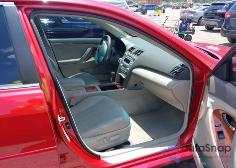 2010 Toyota Camry Xle V6 z USA, uszkodzony, nr VIN 4T1BK3EK2AU110830